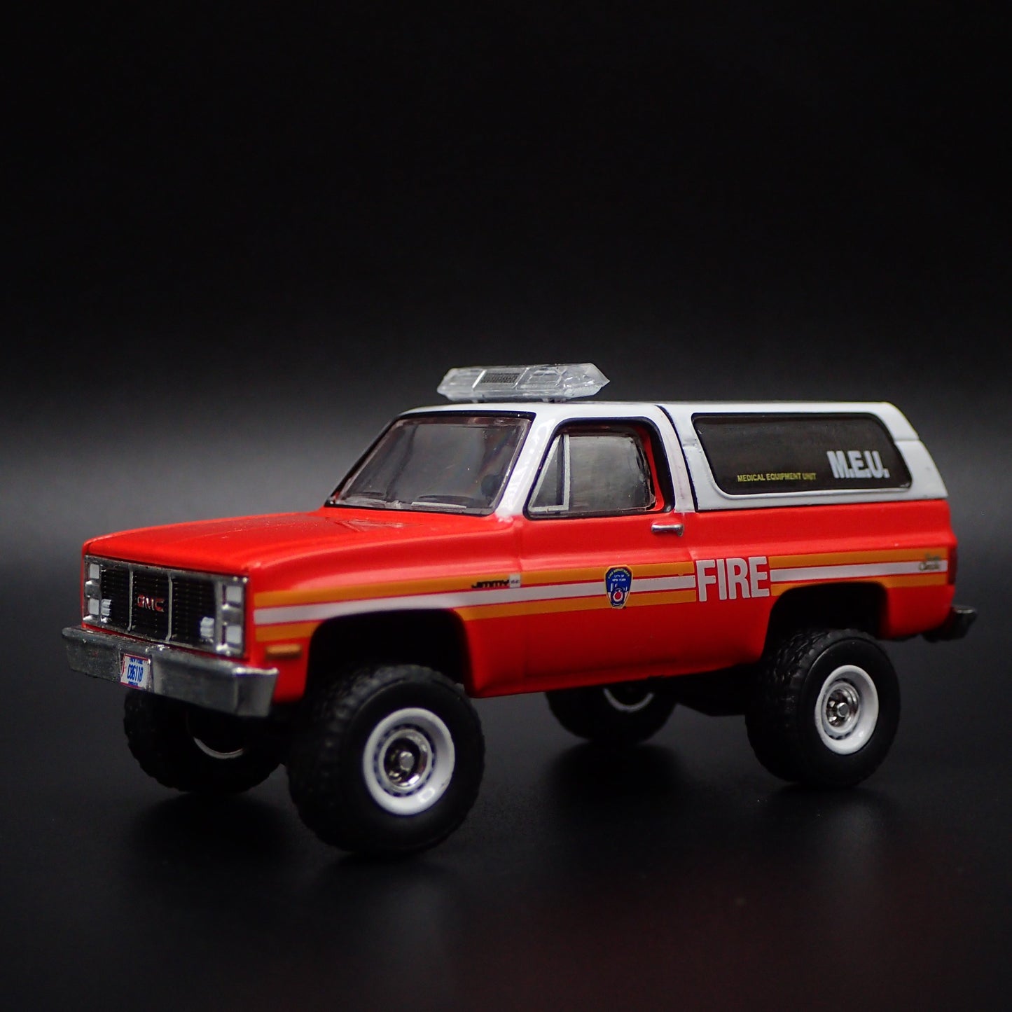 1987 87 GMC JIMMY SQUAREBODY NYFD RED 1:64 SCALE COLLECTIBLE DIECAST MODEL CAR