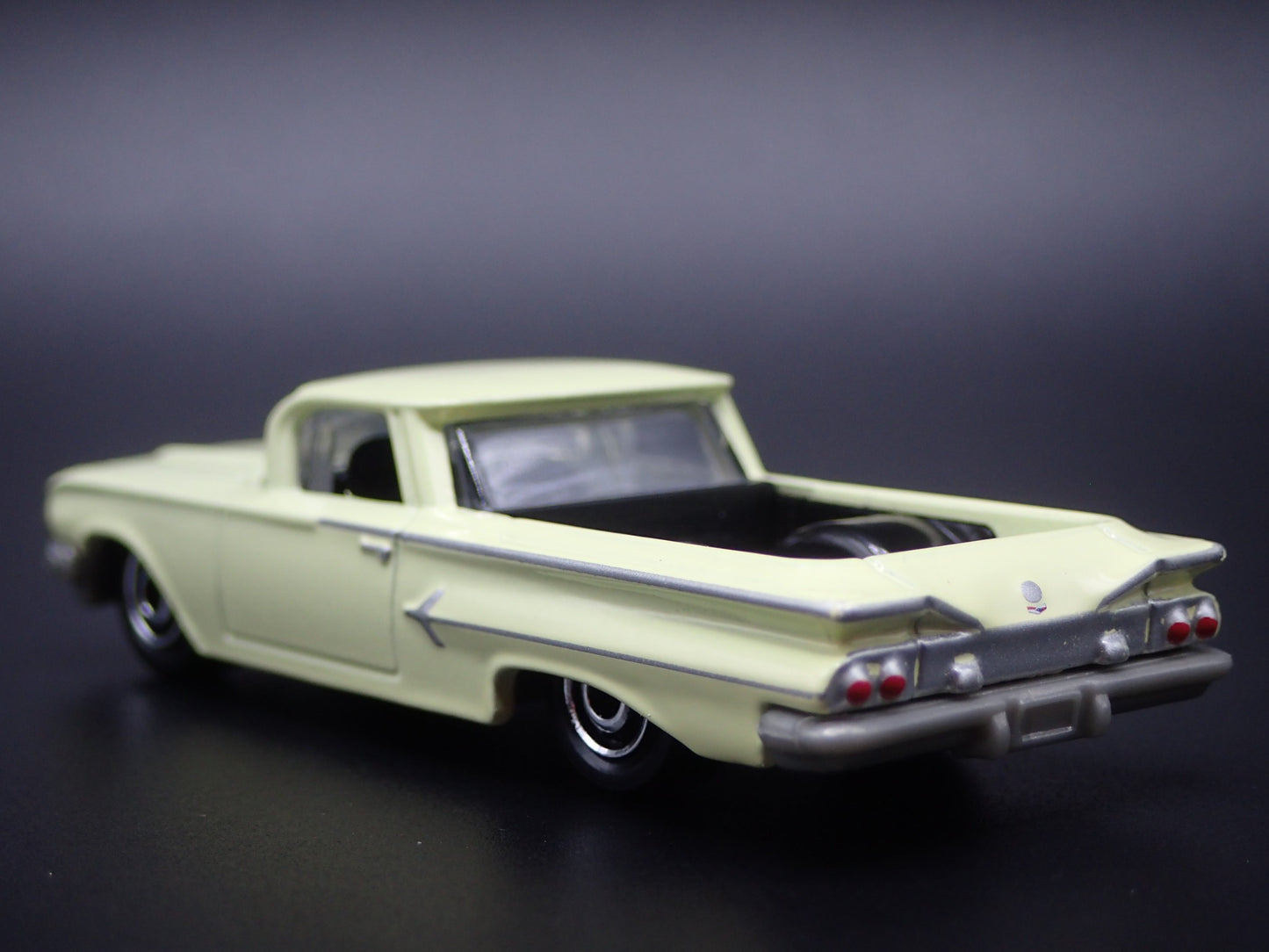 1960 60 CHEVY CHEVROLET EL CAMINO CREAM 1/64 SCALE COLLECTIBLE DIECAST MODEL CAR