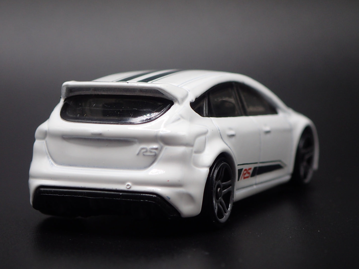 2011-2018 FORD FOCUS RS WHITE 1:64 SCALE COLLECTIBLE DIORAMA DIECAST MODEL CAR