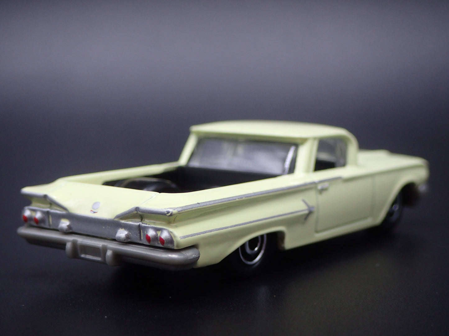 1960 60 CHEVY CHEVROLET EL CAMINO CREAM 1/64 SCALE COLLECTIBLE DIECAST MODEL CAR