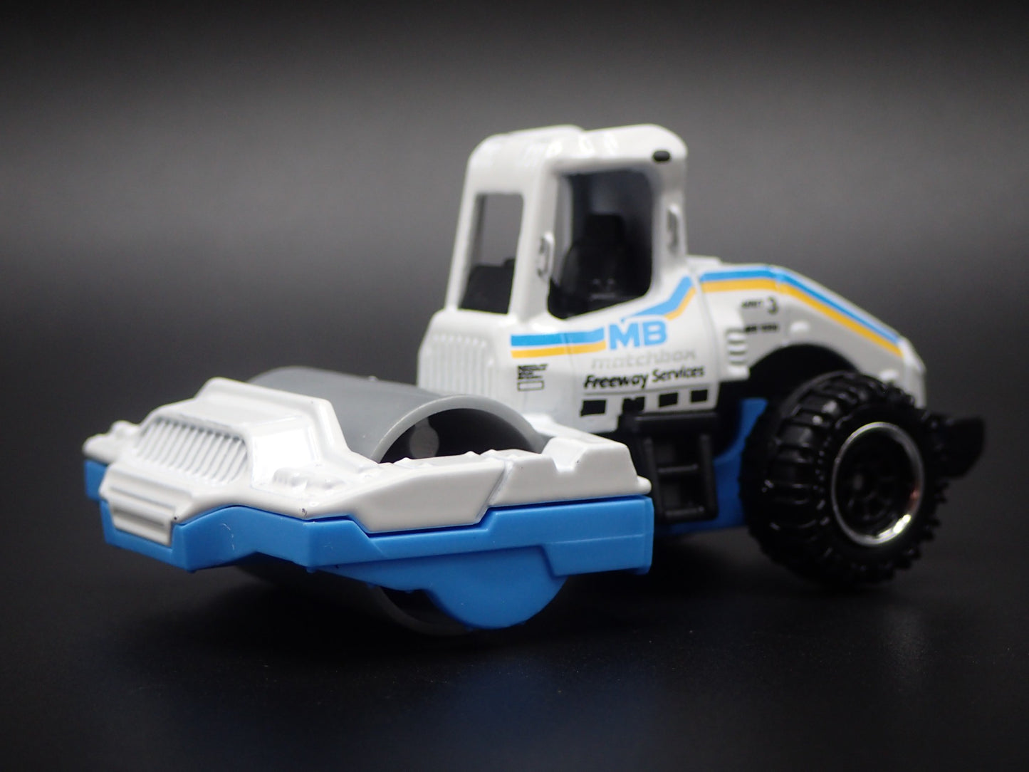 CONSTRUCTION ROAD ROLLER WHITE 1:64 SCALE COLLECTIBLE DIORAMA DIECAST MODEL CAR