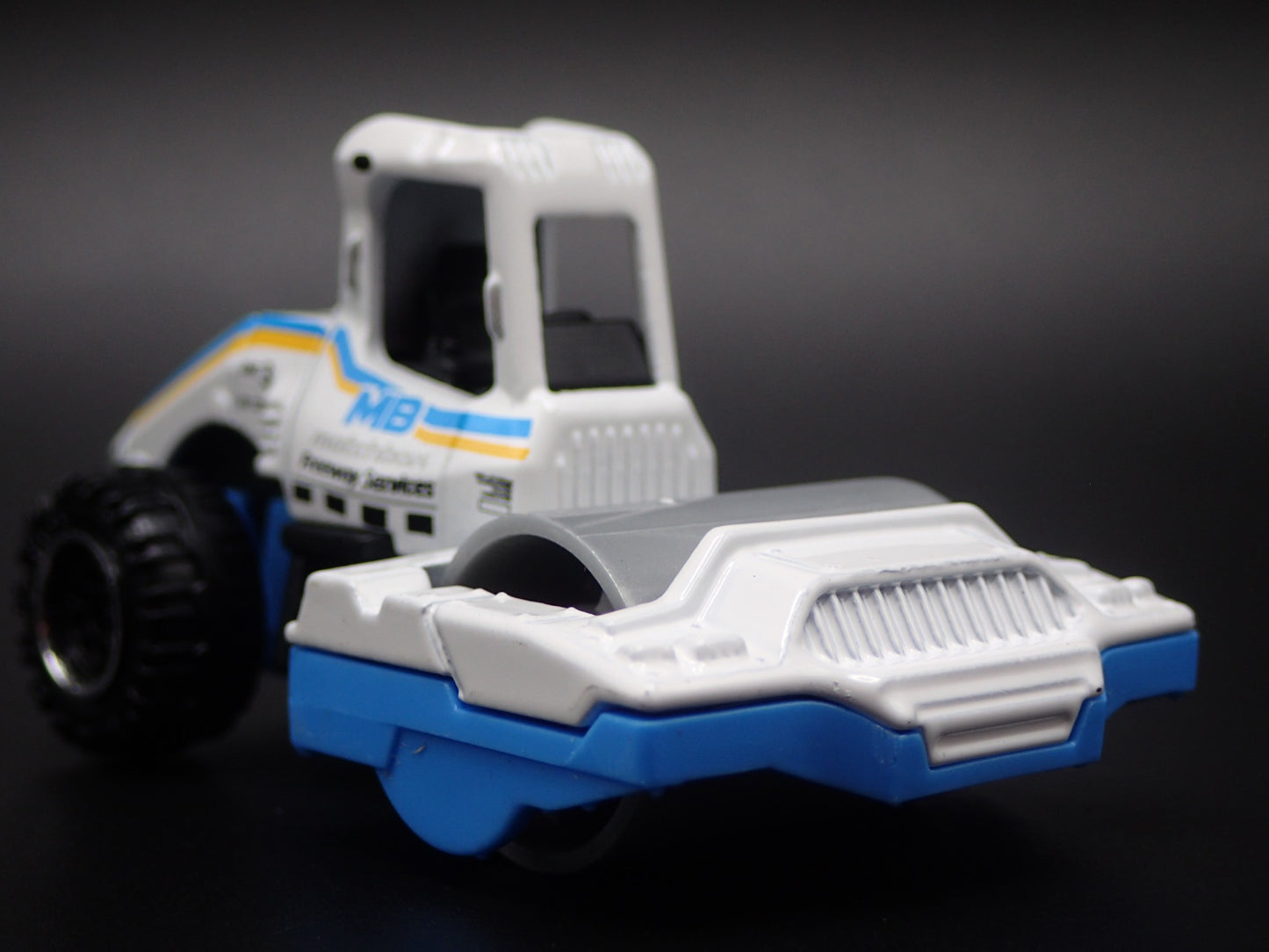 CONSTRUCTION ROAD ROLLER WHITE 1:64 SCALE COLLECTIBLE DIORAMA DIECAST MODEL CAR