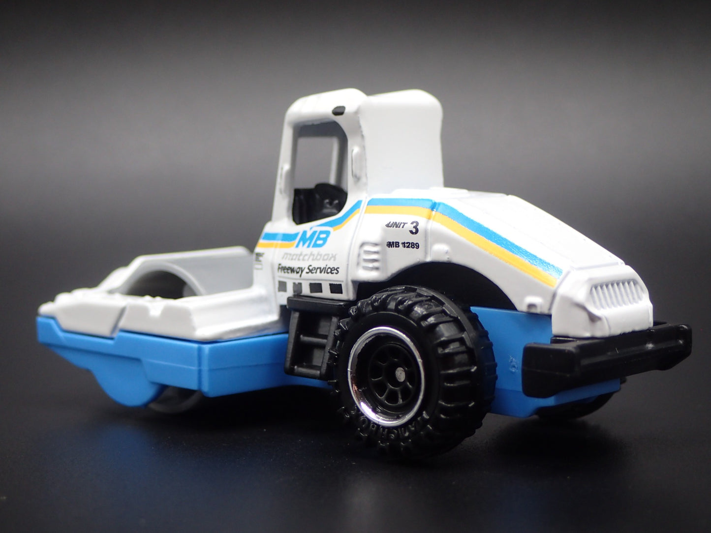 CONSTRUCTION ROAD ROLLER WHITE 1:64 SCALE COLLECTIBLE DIORAMA DIECAST MODEL CAR