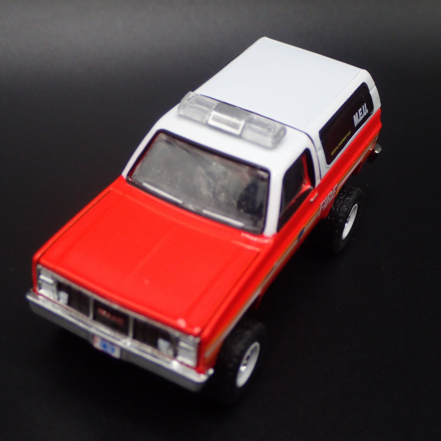 1987 87 GMC JIMMY SQUAREBODY NYFD RED 1:64 SCALE COLLECTIBLE DIECAST MODEL CAR