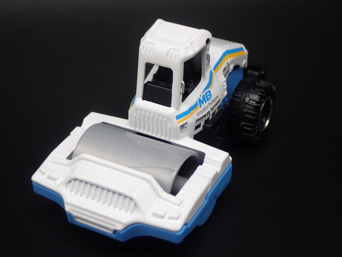 CONSTRUCTION ROAD ROLLER WHITE 1:64 SCALE COLLECTIBLE DIORAMA DIECAST MODEL CAR