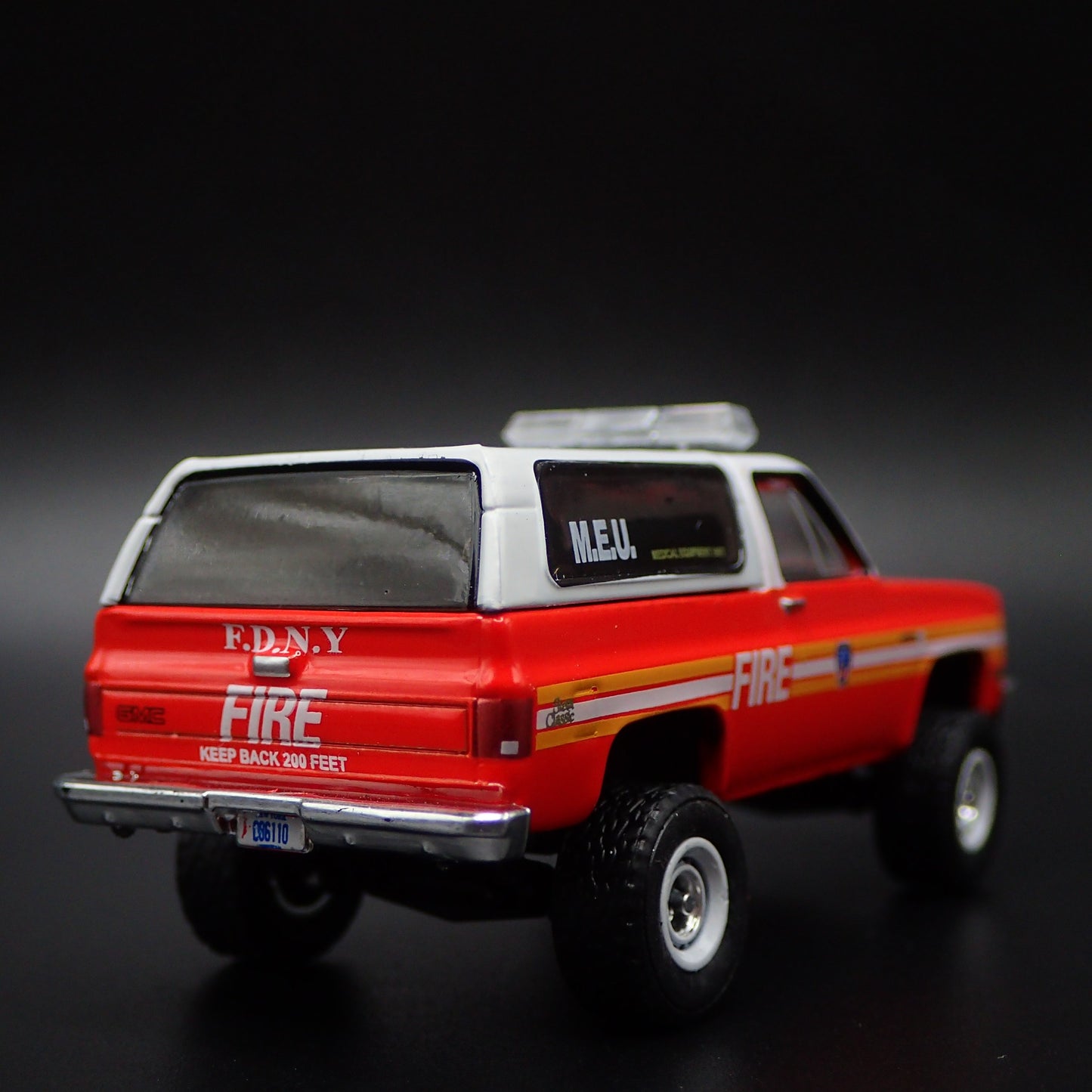 1987 87 GMC JIMMY SQUAREBODY NYFD RED 1:64 SCALE COLLECTIBLE DIECAST MODEL CAR
