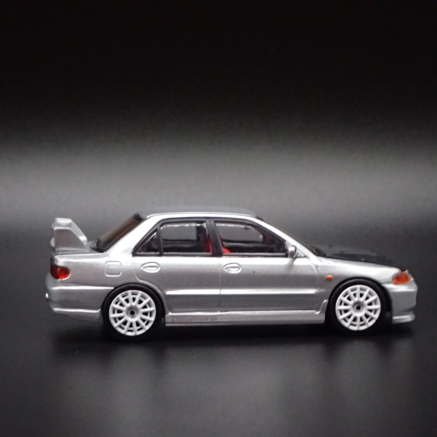 1995-1996 MITSUBISHI LANCER EVOLUTION EVO III 1:64 SCALE DIECAST MODEL CAR