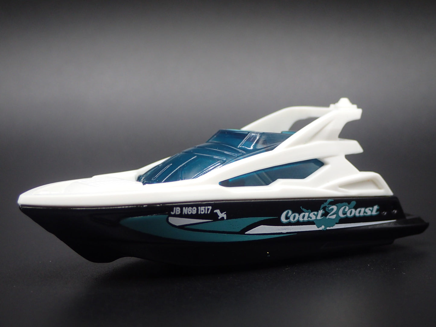 SPEED BOAT YACHT BLACK WHITE 1/64 MB SCALE COLLECTIBLE DIORAMA PROP MODEL