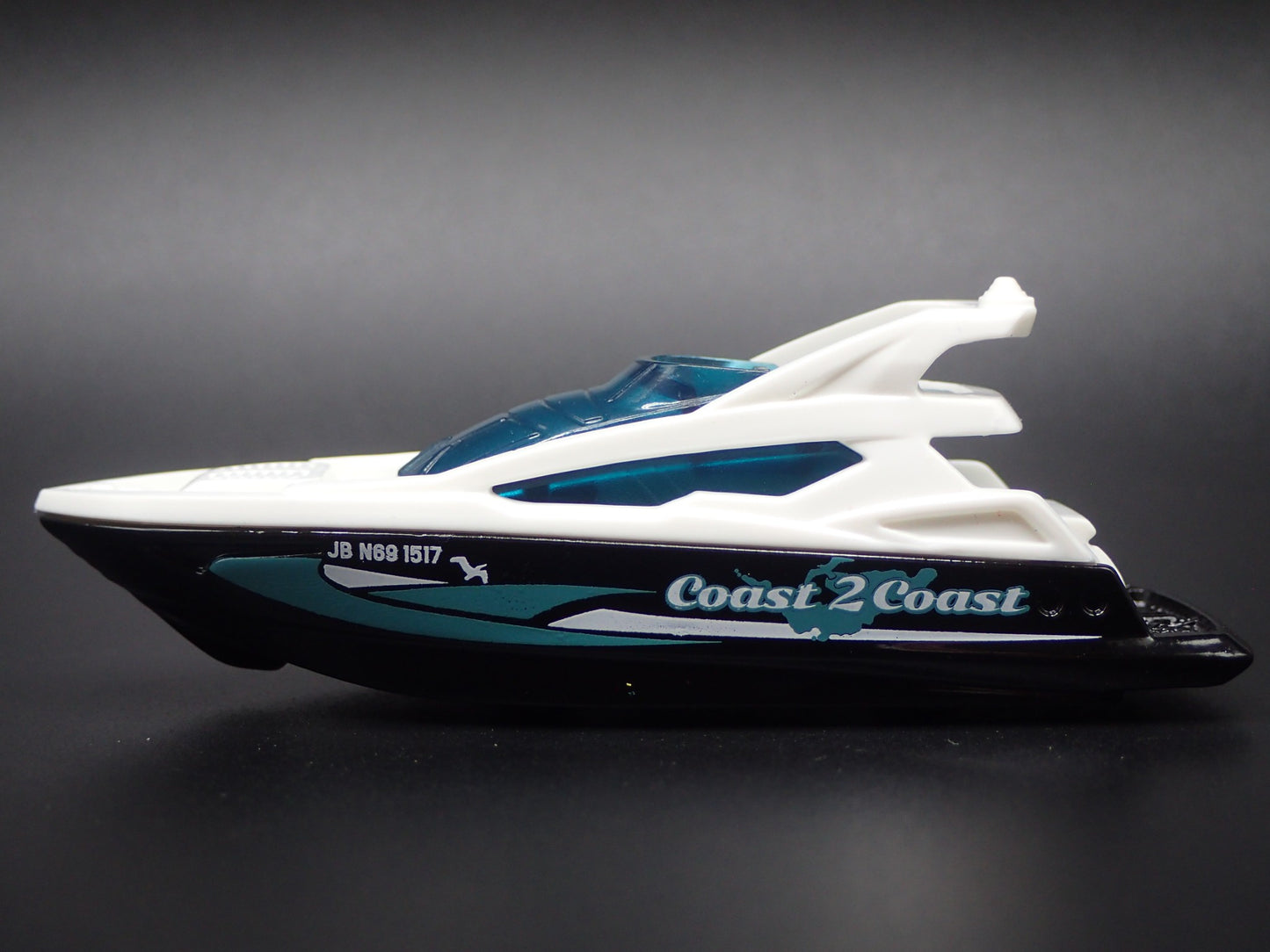 SPEED BOAT YACHT BLACK WHITE 1/64 MB SCALE COLLECTIBLE DIORAMA PROP MODEL