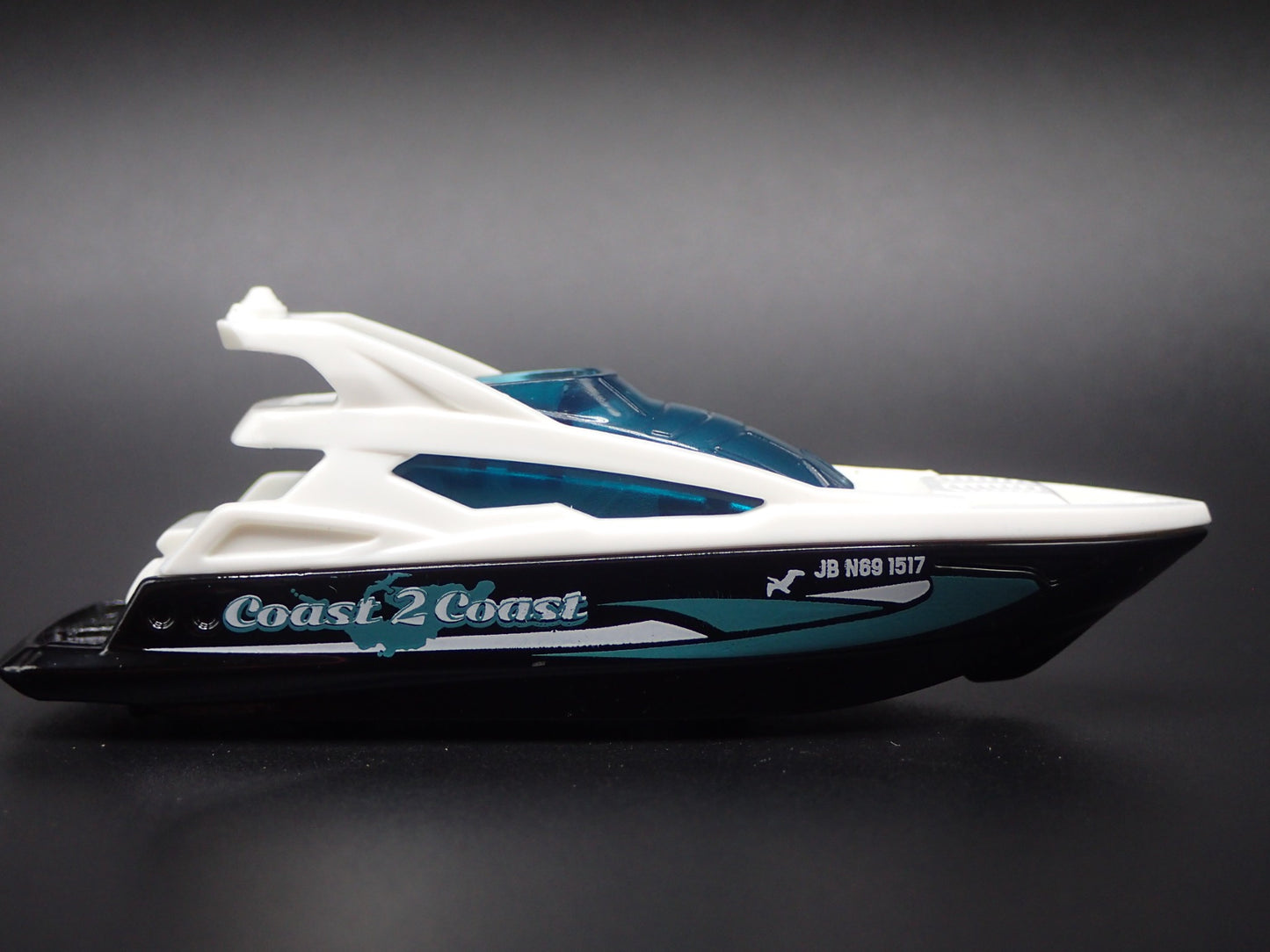 SPEED BOAT YACHT BLACK WHITE 1/64 MB SCALE COLLECTIBLE DIORAMA PROP MODEL
