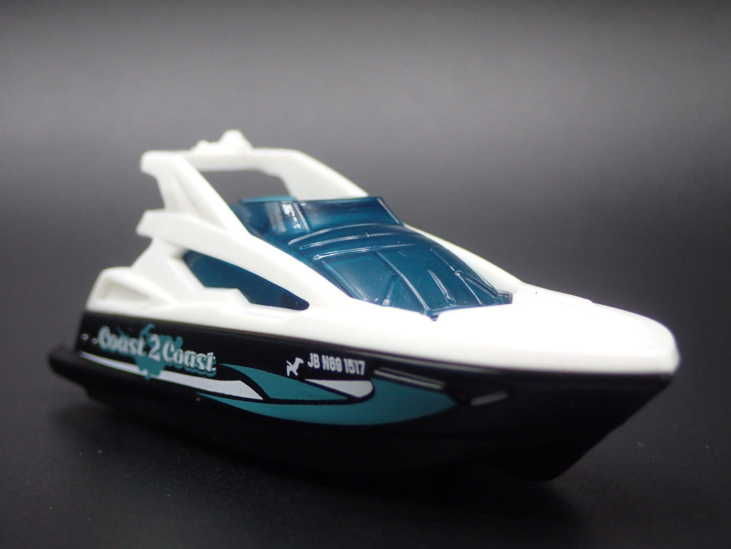 SPEED BOAT YACHT BLACK WHITE 1/64 MB SCALE COLLECTIBLE DIORAMA PROP MODEL