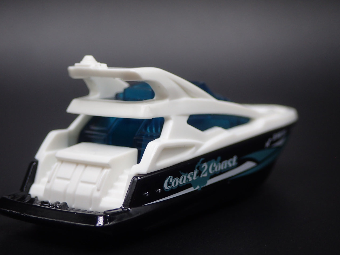 SPEED BOAT YACHT BLACK WHITE 1/64 MB SCALE COLLECTIBLE DIORAMA PROP MODEL