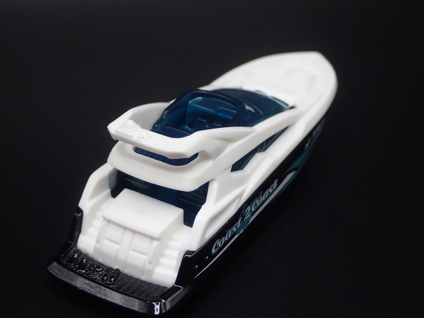 SPEED BOAT YACHT BLACK WHITE 1/64 MB SCALE COLLECTIBLE DIORAMA PROP MODEL