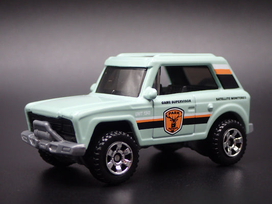 INTERNATIONAL SCOUT W HITCH NATIONAL PARK RANGER 1:64 SCALE DIECAST MODEL CAR