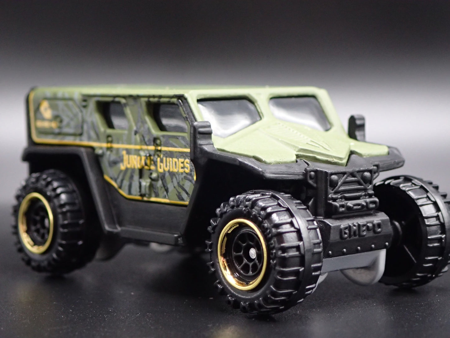 GHE-O RESCUE OFFROAD SUV JUNGLE GUIDES 1/64 MB SCALE DIORAMA DIECAST MODEL CAR