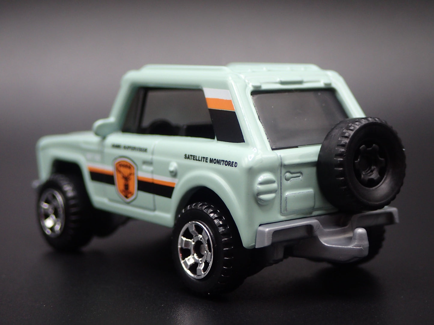 INTERNATIONAL SCOUT W HITCH NATIONAL PARK RANGER 1:64 SCALE DIECAST MODEL CAR
