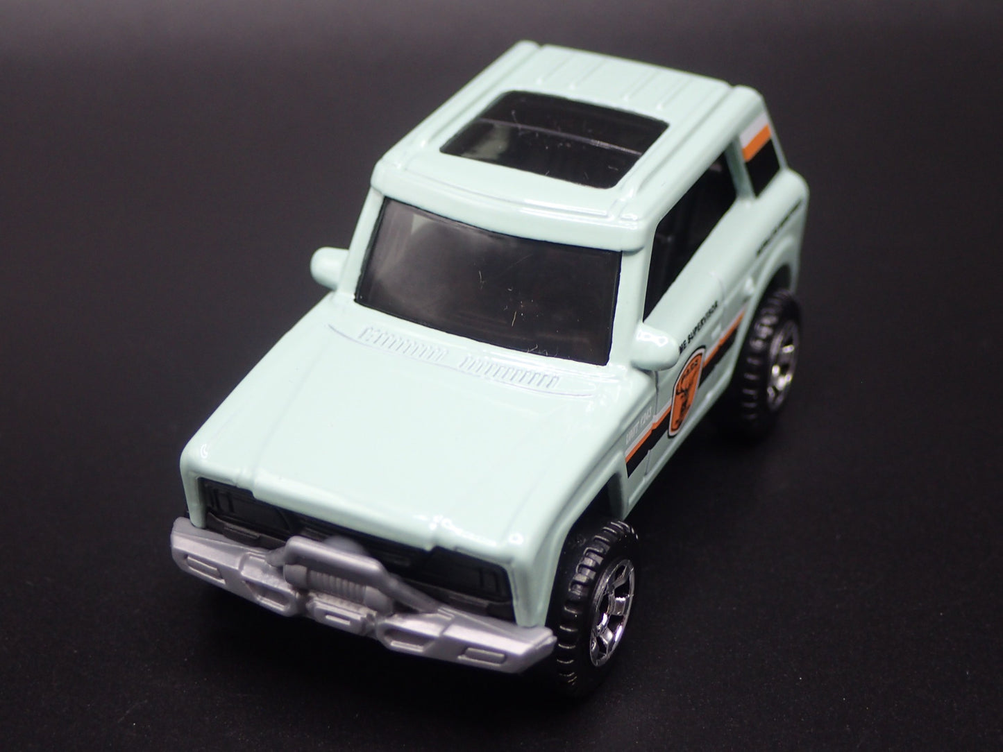 INTERNATIONAL SCOUT W HITCH NATIONAL PARK RANGER 1:64 SCALE DIECAST MODEL CAR