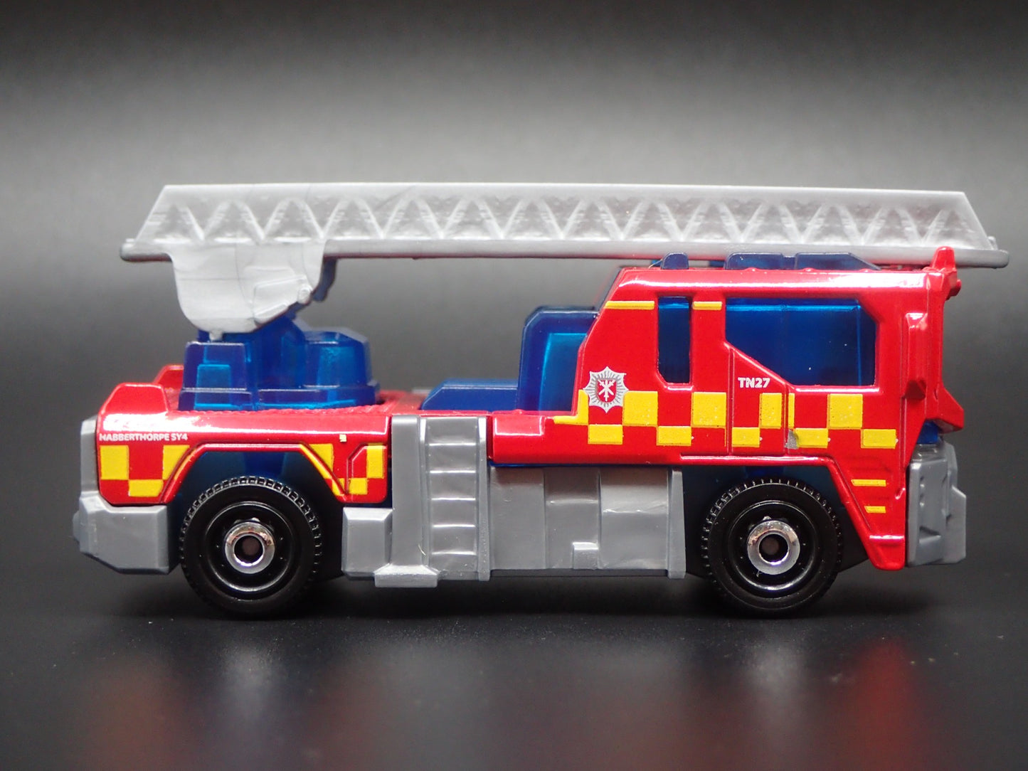 MODERN FIRE TRUCK LADDER TRUCK RED 1:64 MB SCALE COLLECTIBLEDIECAST MODEL CAR