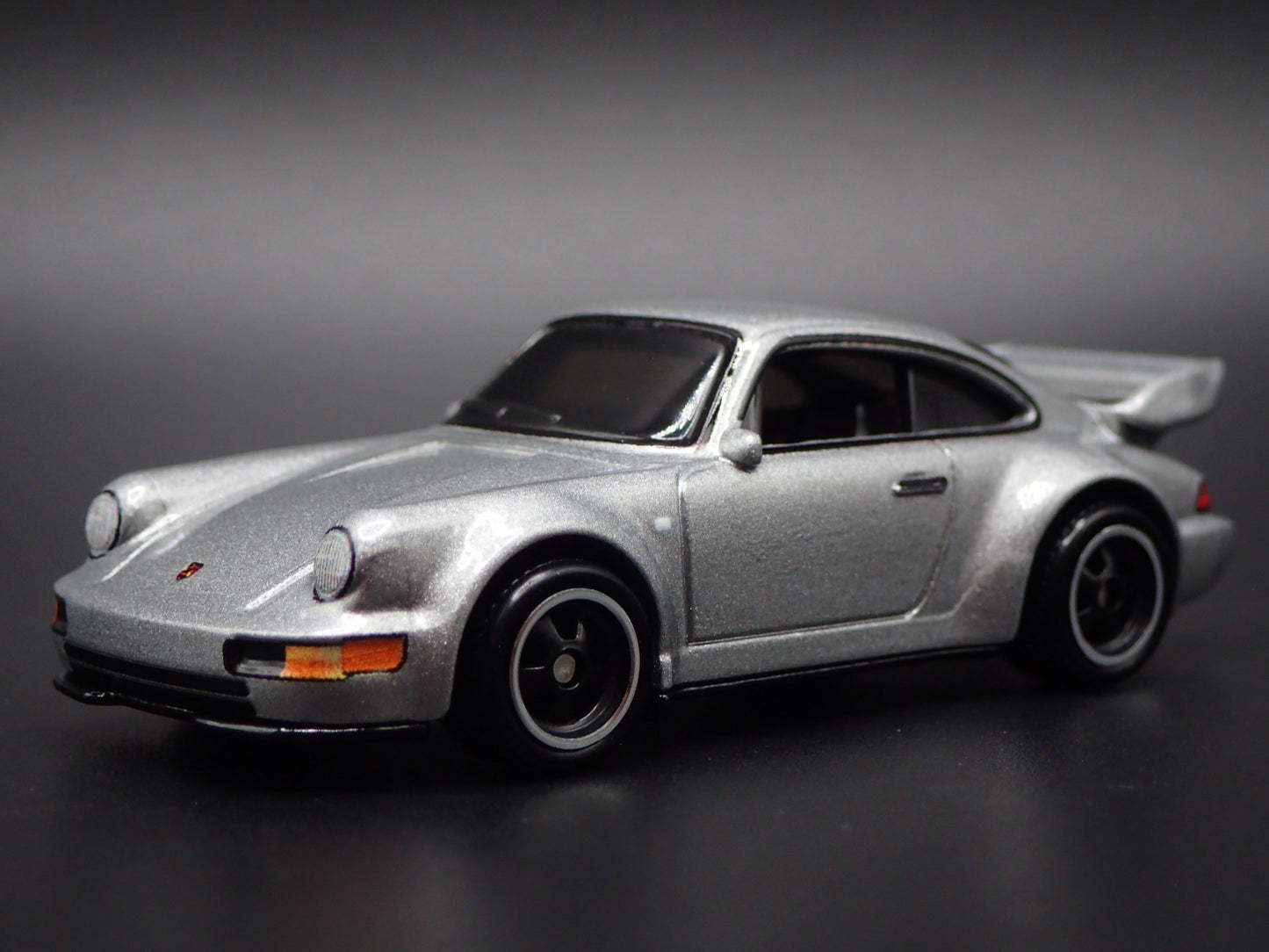 PORSCHE 911 CARRERA RS 3.8 SILVER 1:64 SCALE DIORAMA DIECAST MODEL CAR