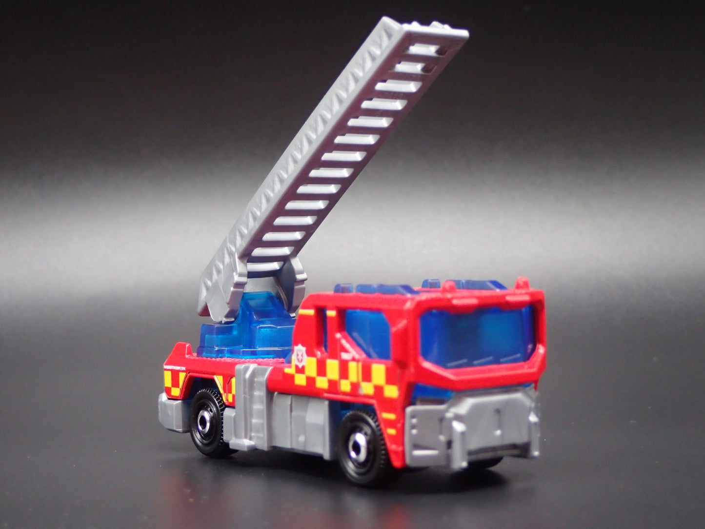 MODERN FIRE TRUCK LADDER TRUCK RED 1:64 MB SCALE COLLECTIBLEDIECAST MODEL CAR