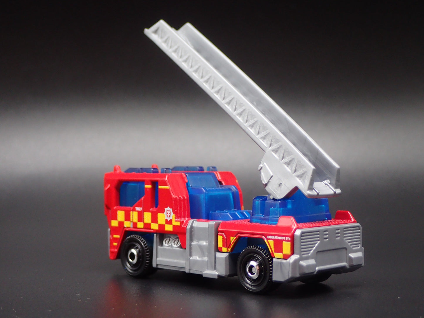 MODERN FIRE TRUCK LADDER TRUCK RED 1:64 MB SCALE COLLECTIBLEDIECAST MODEL CAR