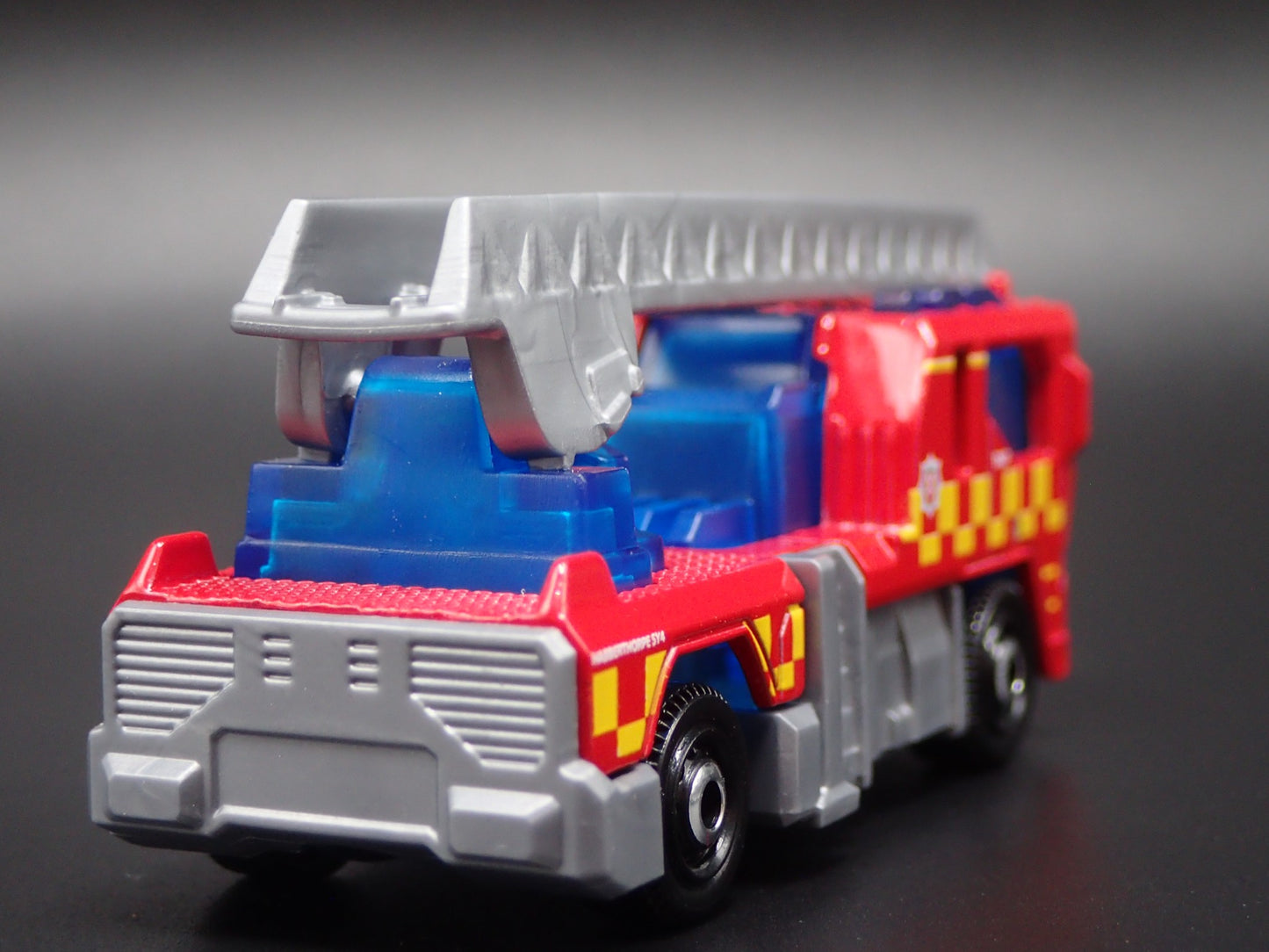 MODERN FIRE TRUCK LADDER TRUCK RED 1:64 MB SCALE COLLECTIBLEDIECAST MODEL CAR