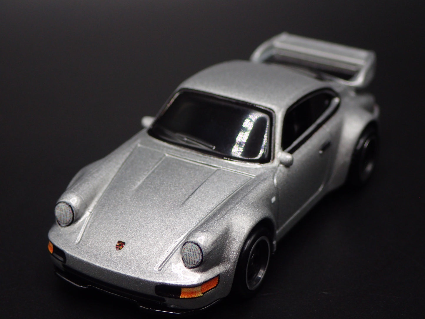PORSCHE 911 CARRERA RS 3.8 SILVER 1:64 SCALE DIORAMA DIECAST MODEL CAR