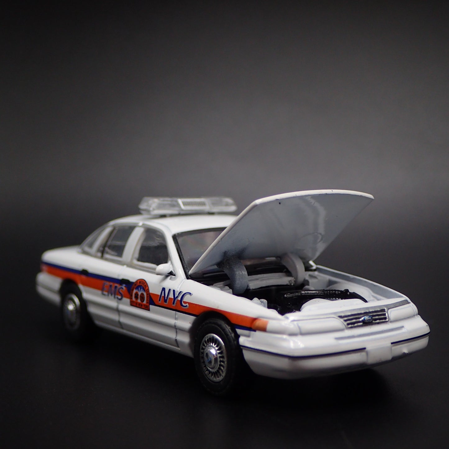 1994 94 FORD CROWN VICTORIA NYC EMS 1:64 SCALE COLLECTIBLE DIECAST MODEL CAR