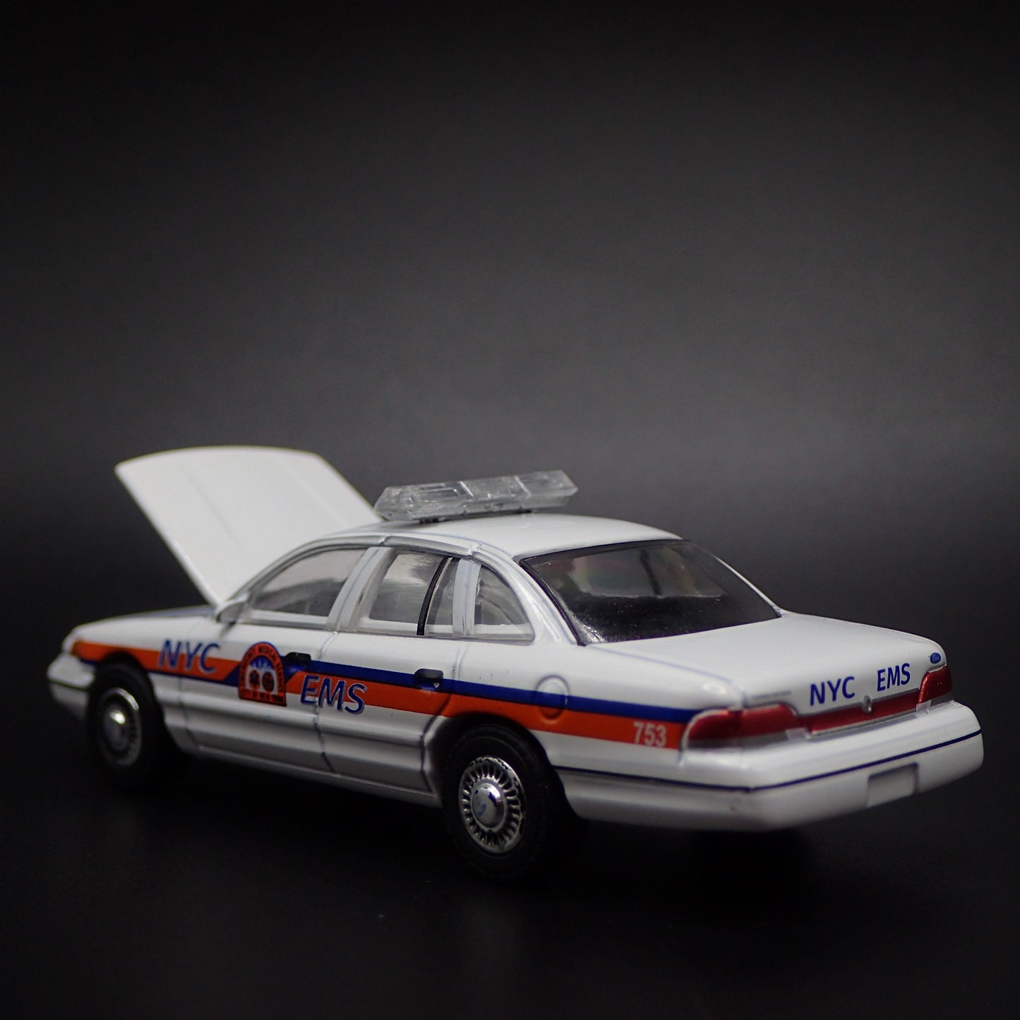 1994 94 FORD CROWN VICTORIA NYC EMS 1:64 SCALE COLLECTIBLE DIECAST MODEL CAR