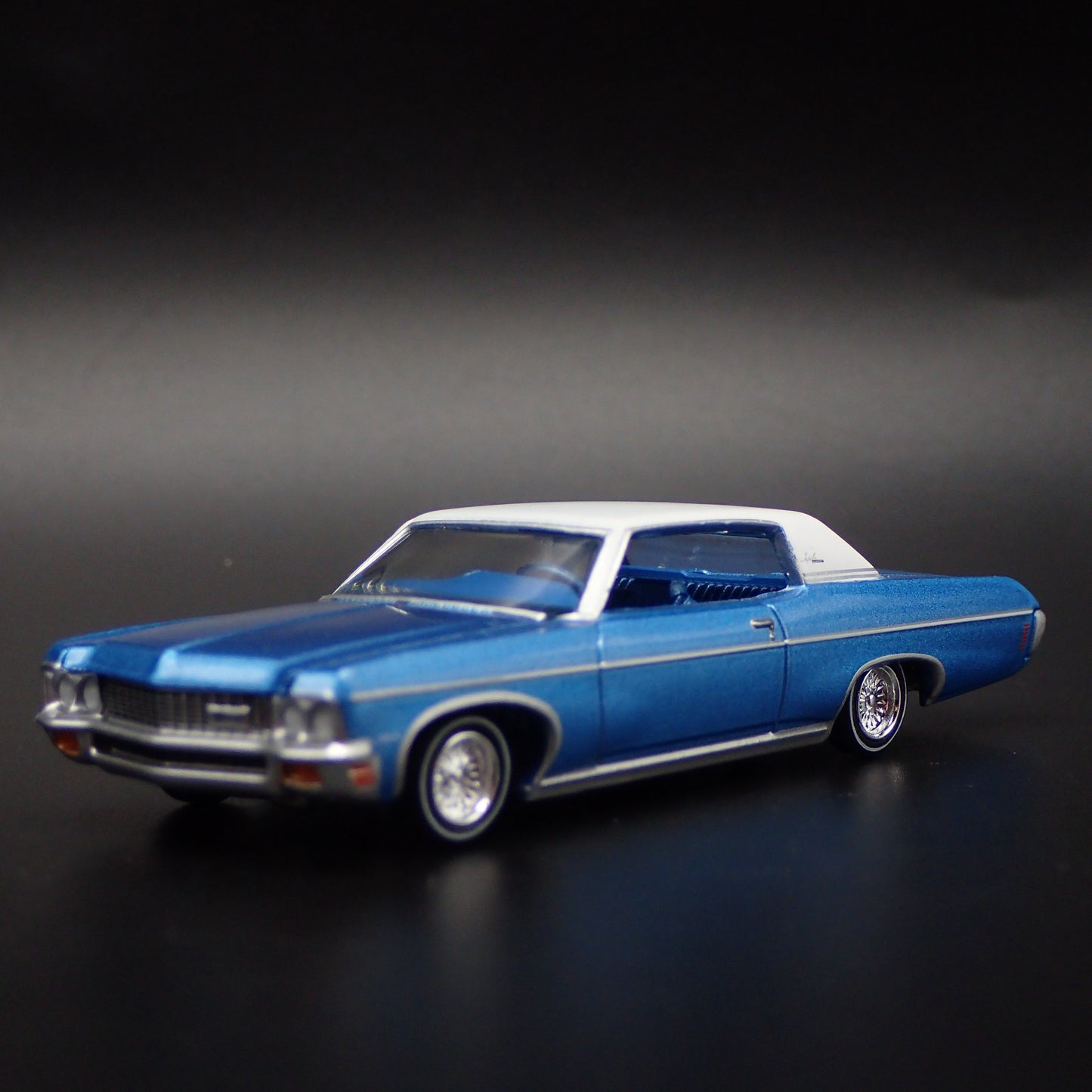 1970 70 CHEVY CHEVROLET IMPALA COUPE BLUE 1:64 SCALE DIORAMA DIECAST MODEL CAR