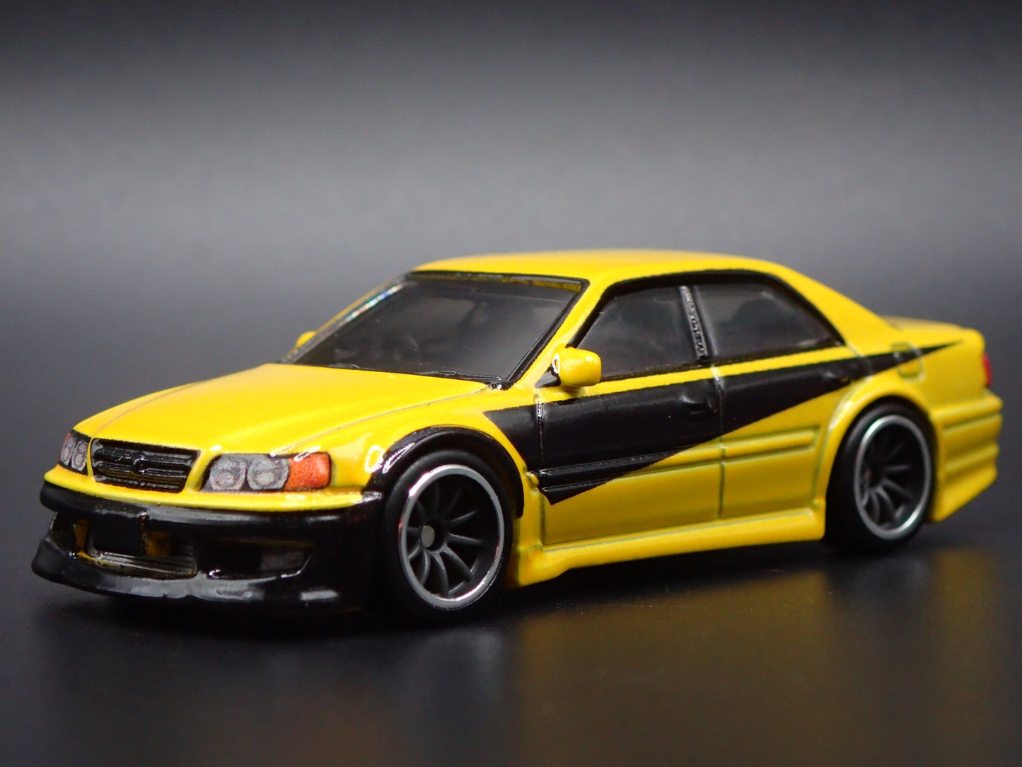 1996-2001 TOYOTA CHASER JZ X100 YELLOW 1/64 SCALE DIORAMA DIECAST MODEL CAR