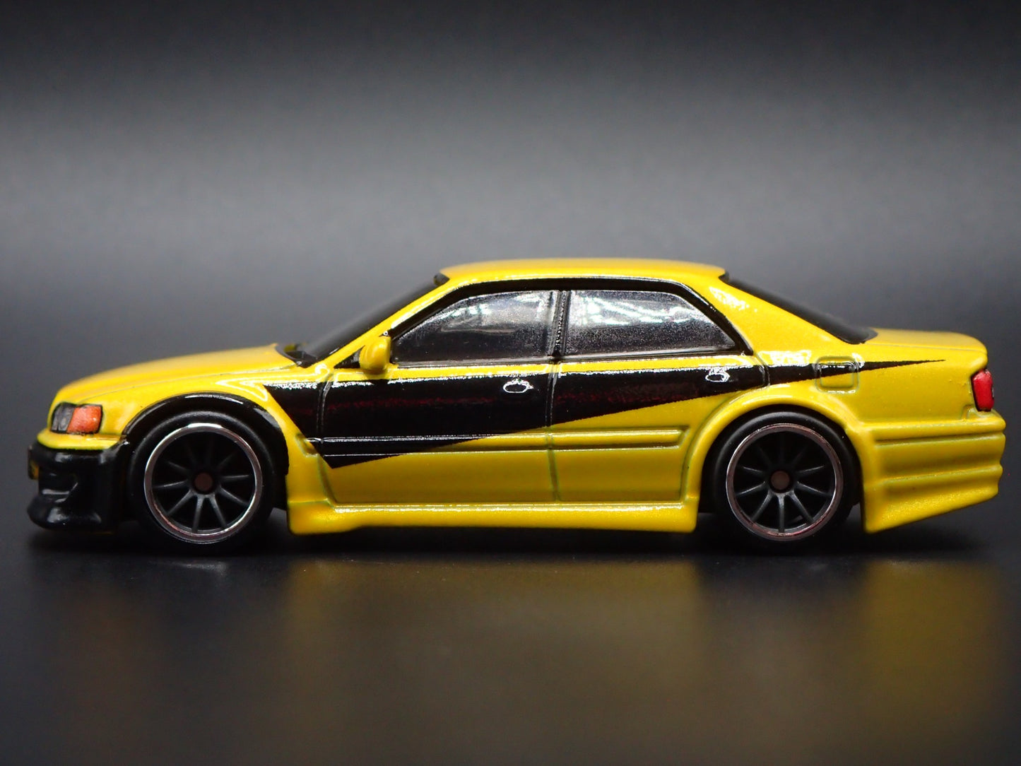 1996-2001 TOYOTA CHASER JZ X100 YELLOW 1/64 SCALE DIORAMA DIECAST MODEL CAR