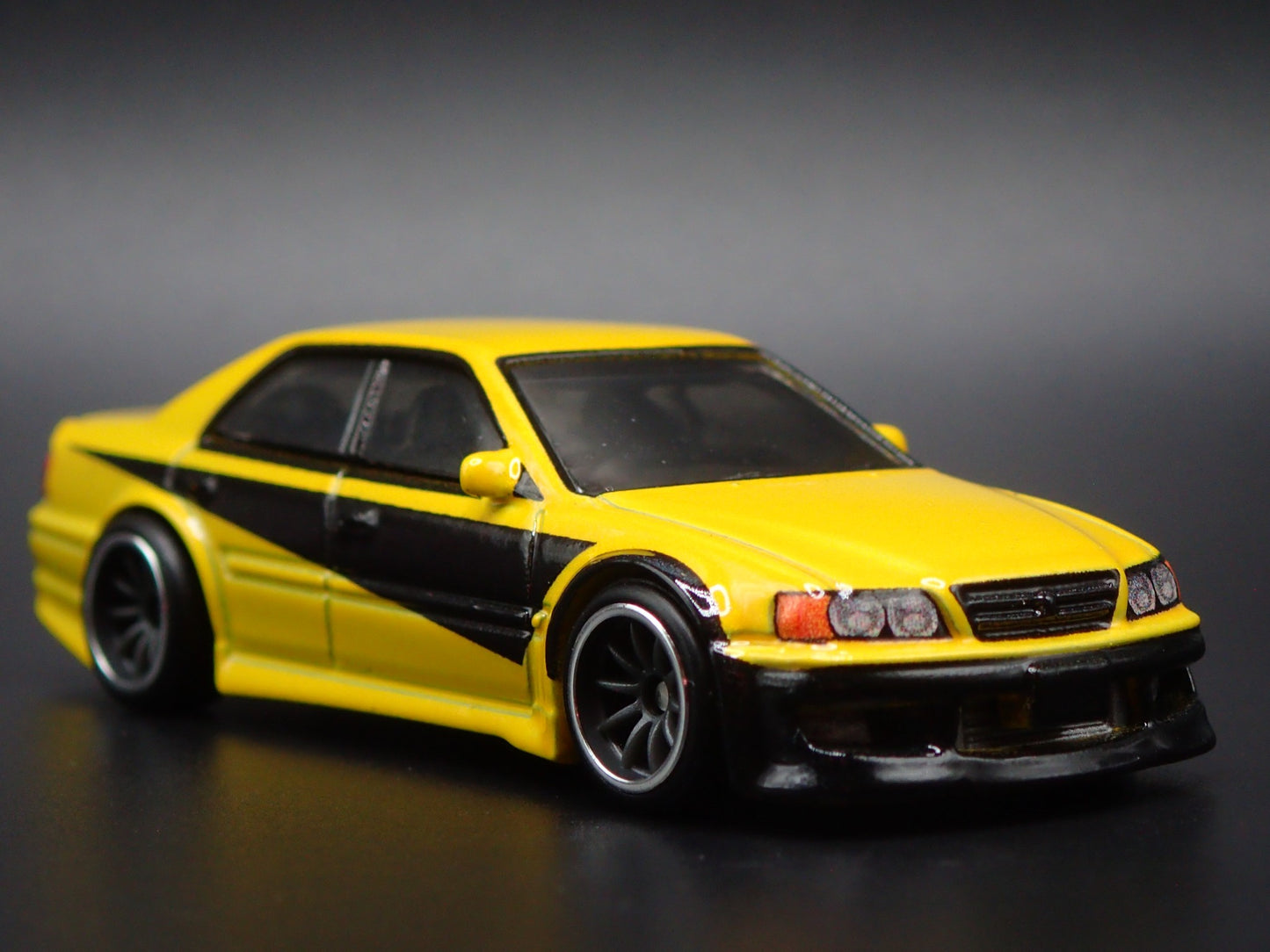 1996-2001 TOYOTA CHASER JZ X100 YELLOW 1/64 SCALE DIORAMA DIECAST MODEL CAR