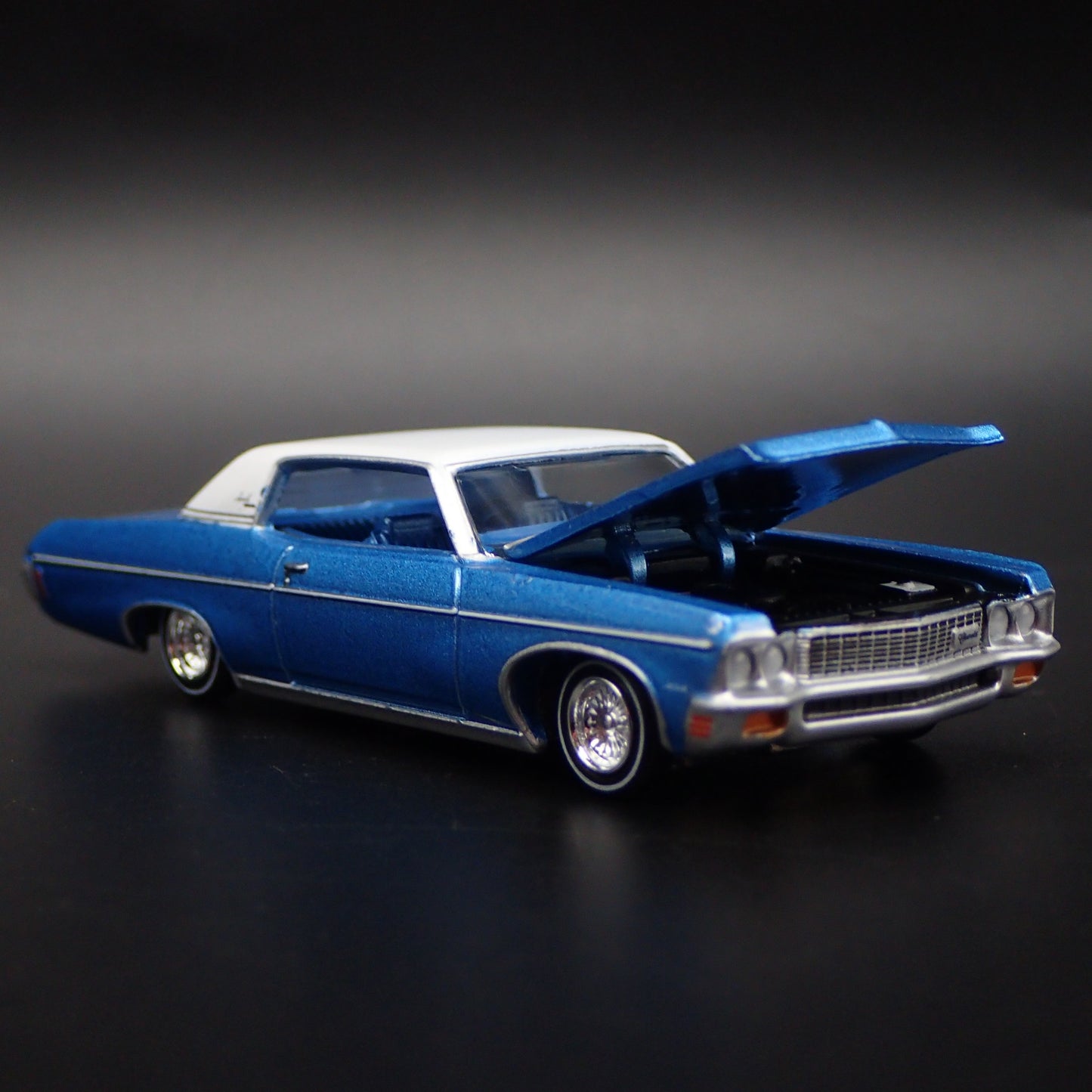 1970 70 CHEVY CHEVROLET IMPALA COUPE BLUE 1:64 SCALE DIORAMA DIECAST MODEL CAR
