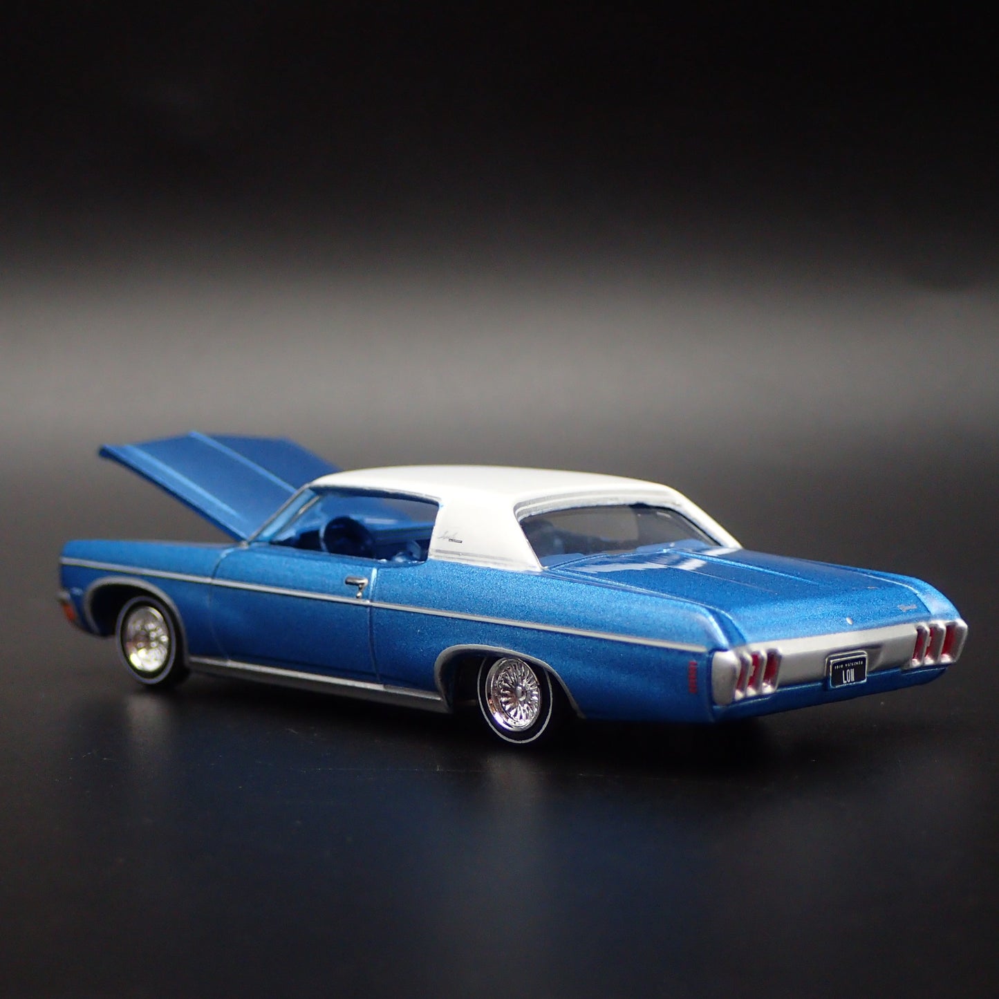 1970 70 CHEVY CHEVROLET IMPALA COUPE BLUE 1:64 SCALE DIORAMA DIECAST MODEL CAR