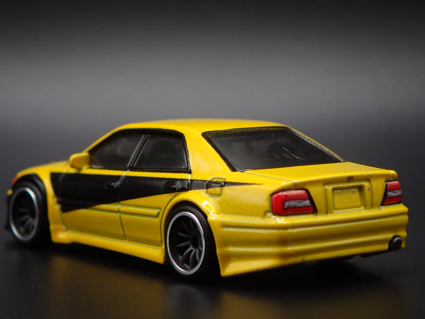 1996-2001 TOYOTA CHASER JZ X100 YELLOW 1/64 SCALE DIORAMA DIECAST MODEL CAR