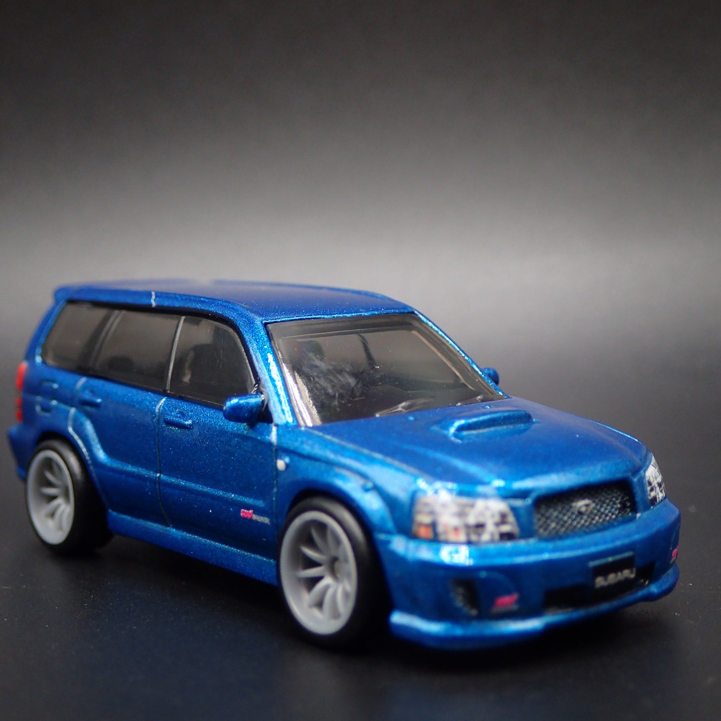 2004 SUBARU FORESTER STI WAGON 1:64 SCALE COLLECTIBLE DIORAMA DIECAST MODEL CAR