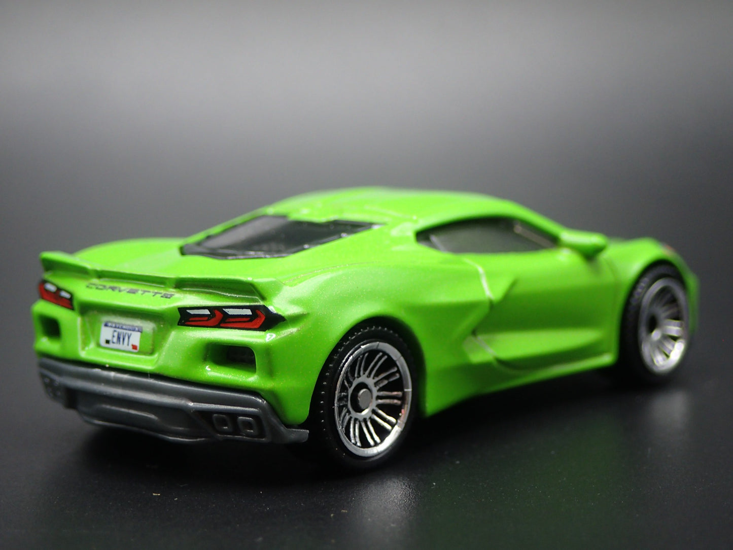 2020-2025 CHEVY CHEVROLET CORVETTE C8 GREEN 1:64 SCALE DIORAMA DIECAST MODEL CAR