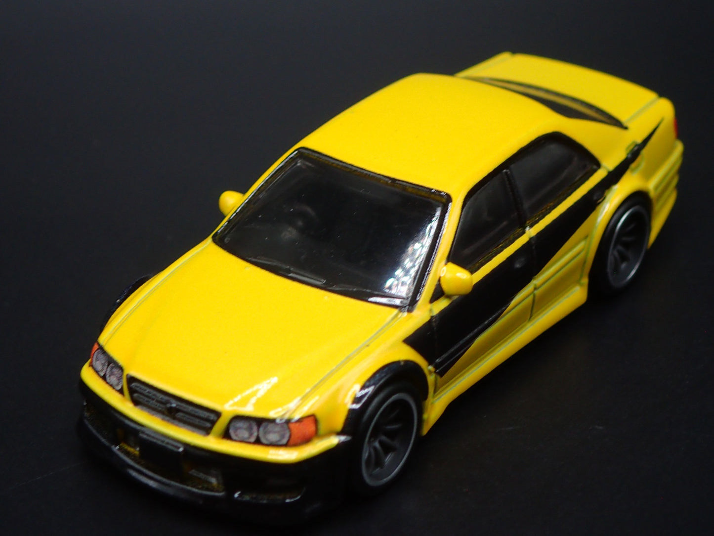 1996-2001 TOYOTA CHASER JZ X100 YELLOW 1/64 SCALE DIORAMA DIECAST MODEL CAR