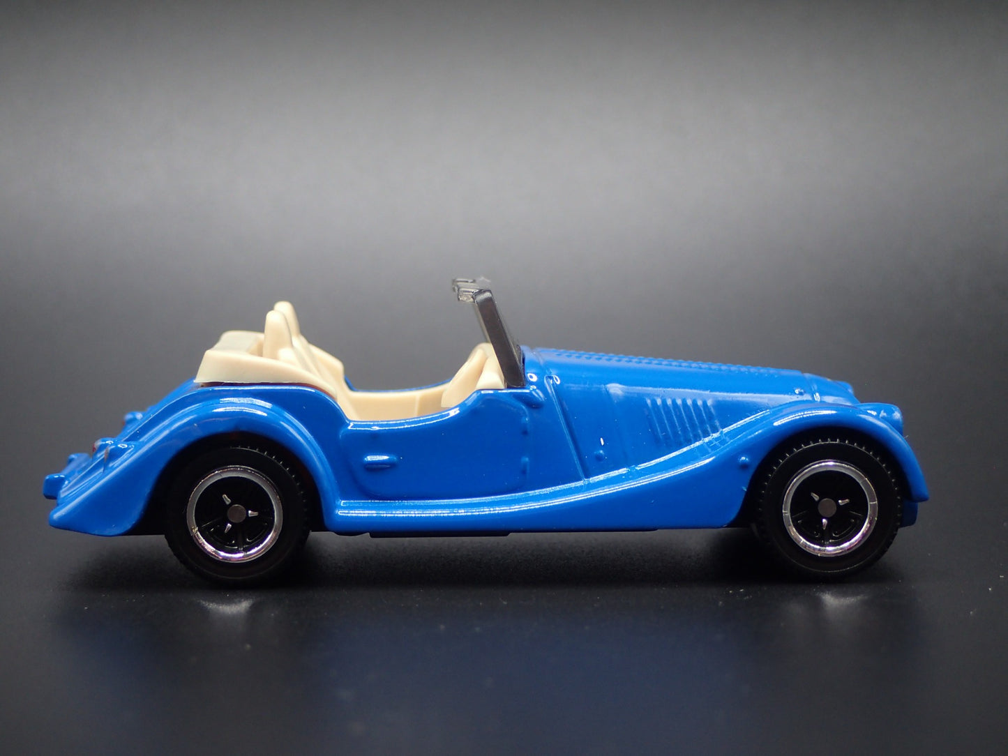 2020-2025 MORGAN PLUS FOUR +4 1:64 SCALE COLLECTIBLE DIORAMA DIECAST MODEL CAR