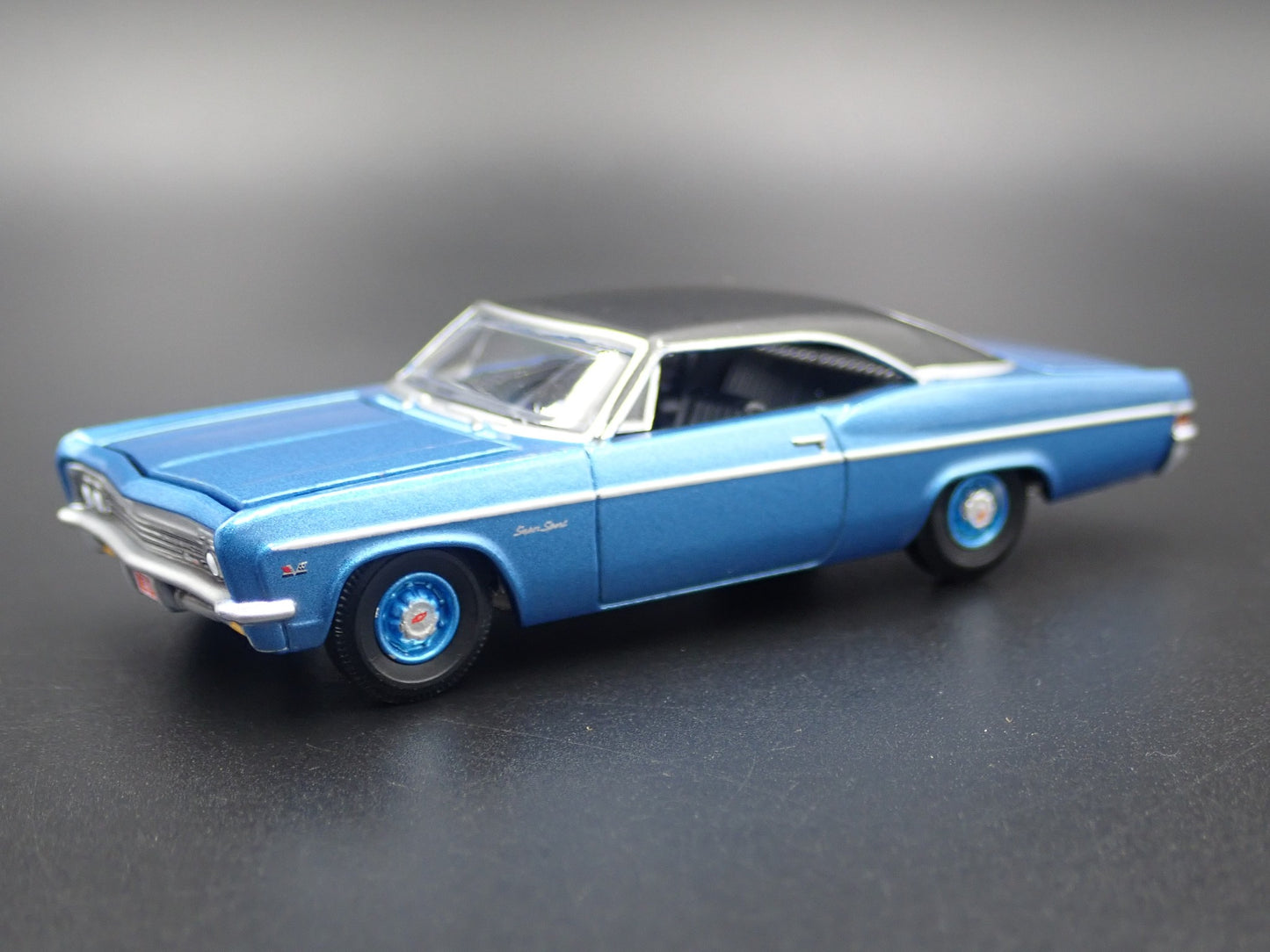 1966 66 CHEVY CHEVROLET IMPALA SS BLUE 1:64 SCALE DIORAMA DIECAST MODEL CAR