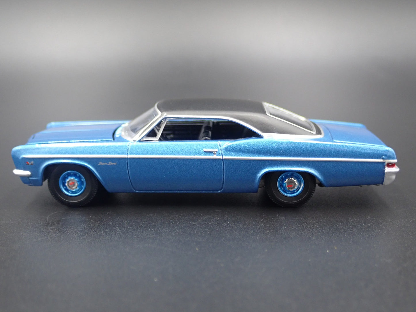 1966 66 CHEVY CHEVROLET IMPALA SS BLUE 1:64 SCALE DIORAMA DIECAST MODEL CAR