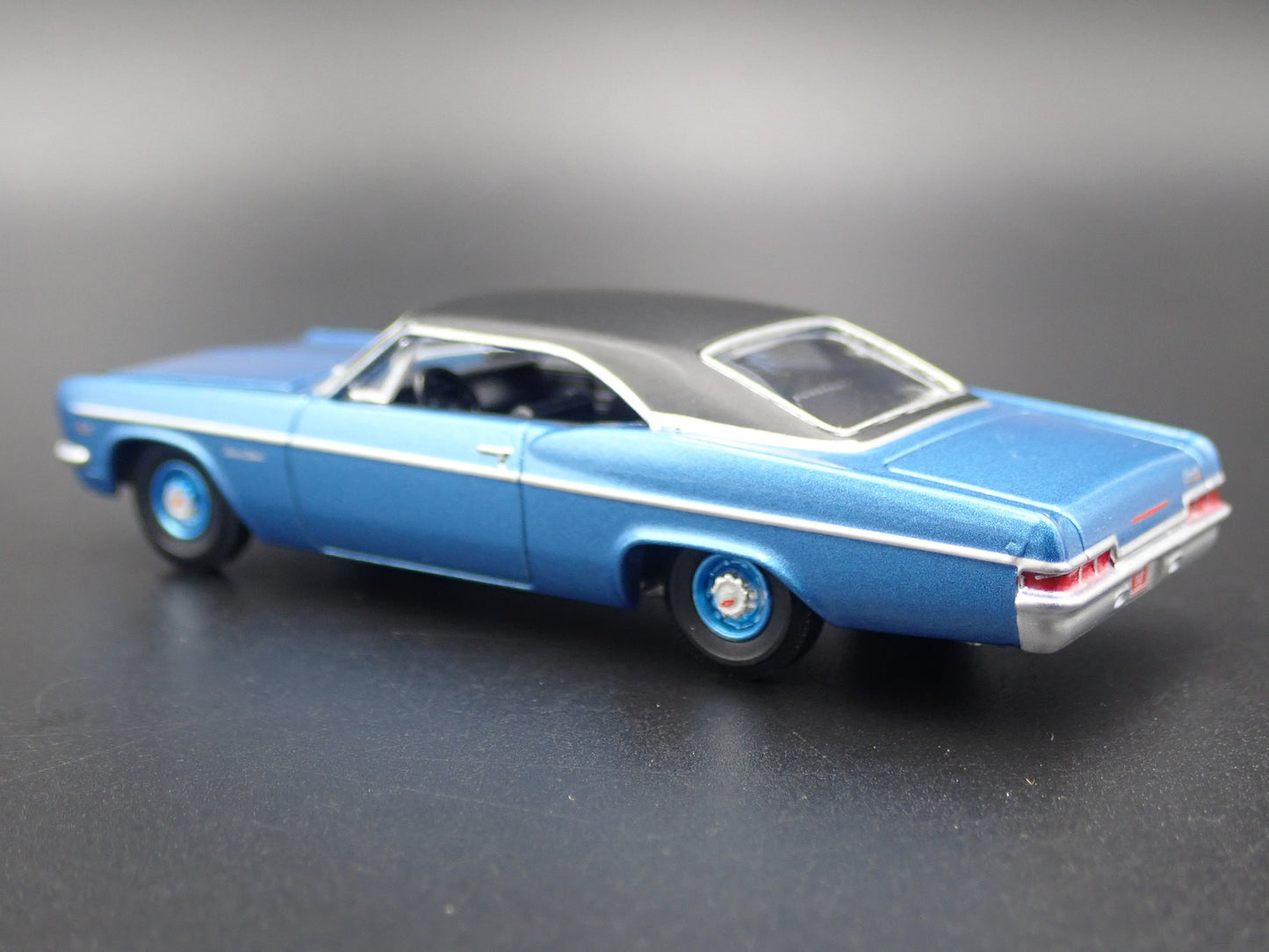 1966 66 CHEVY CHEVROLET IMPALA SS BLUE 1:64 SCALE DIORAMA DIECAST MODEL CAR