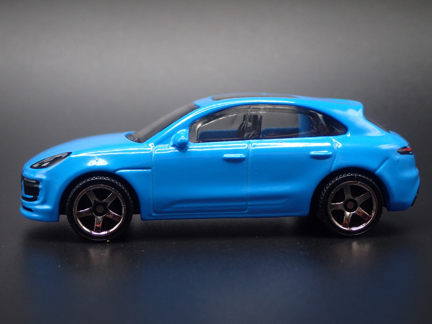 2014-2023 PORSCHE MACAN S SUV 1:64 SCALE COLLECTIBLE DIORAMA DIECAST MODEL CAR