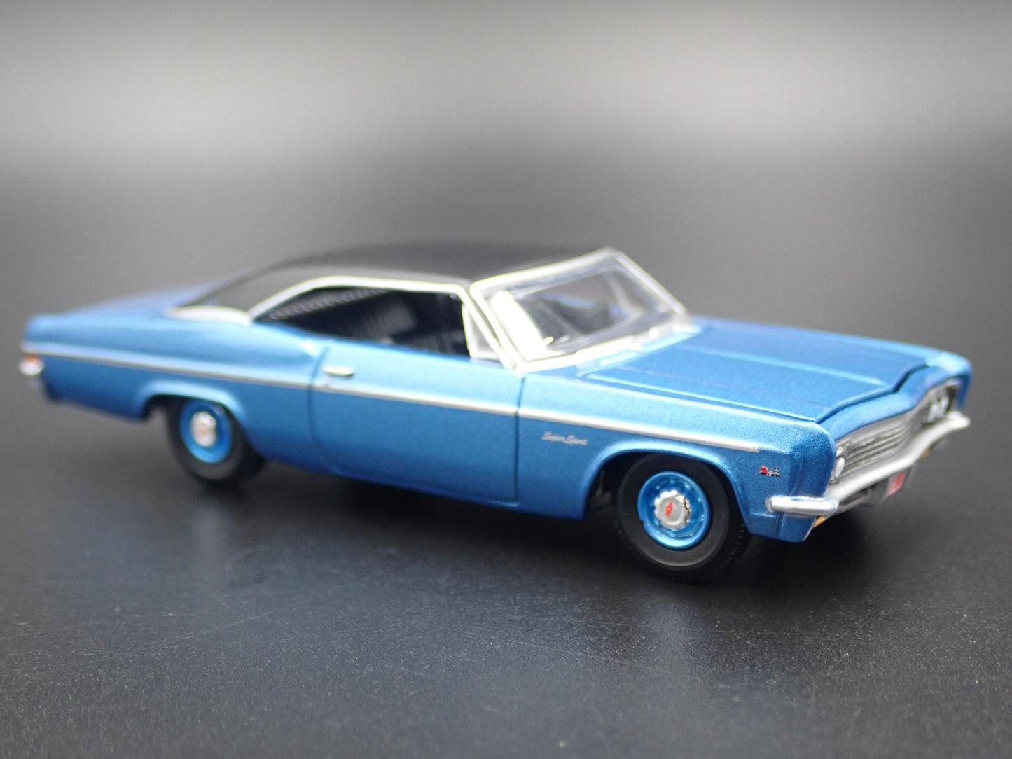 1966 66 CHEVY CHEVROLET IMPALA SS BLUE 1:64 SCALE DIORAMA DIECAST MODEL CAR