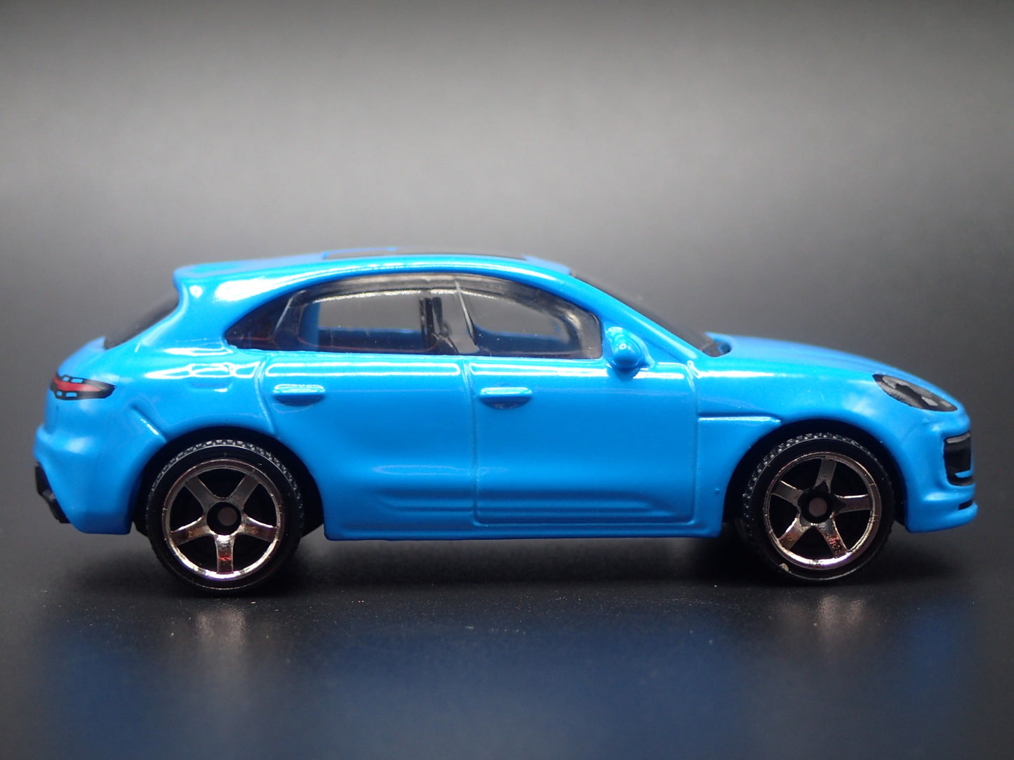 2014-2023 PORSCHE MACAN S SUV 1:64 SCALE COLLECTIBLE DIORAMA DIECAST MODEL CAR