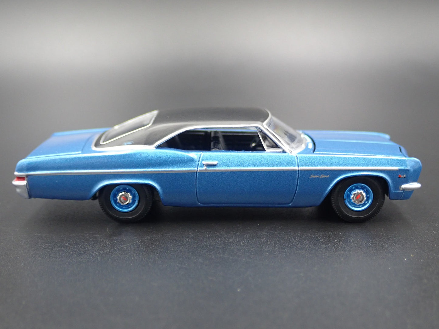 1966 66 CHEVY CHEVROLET IMPALA SS BLUE 1:64 SCALE DIORAMA DIECAST MODEL CAR