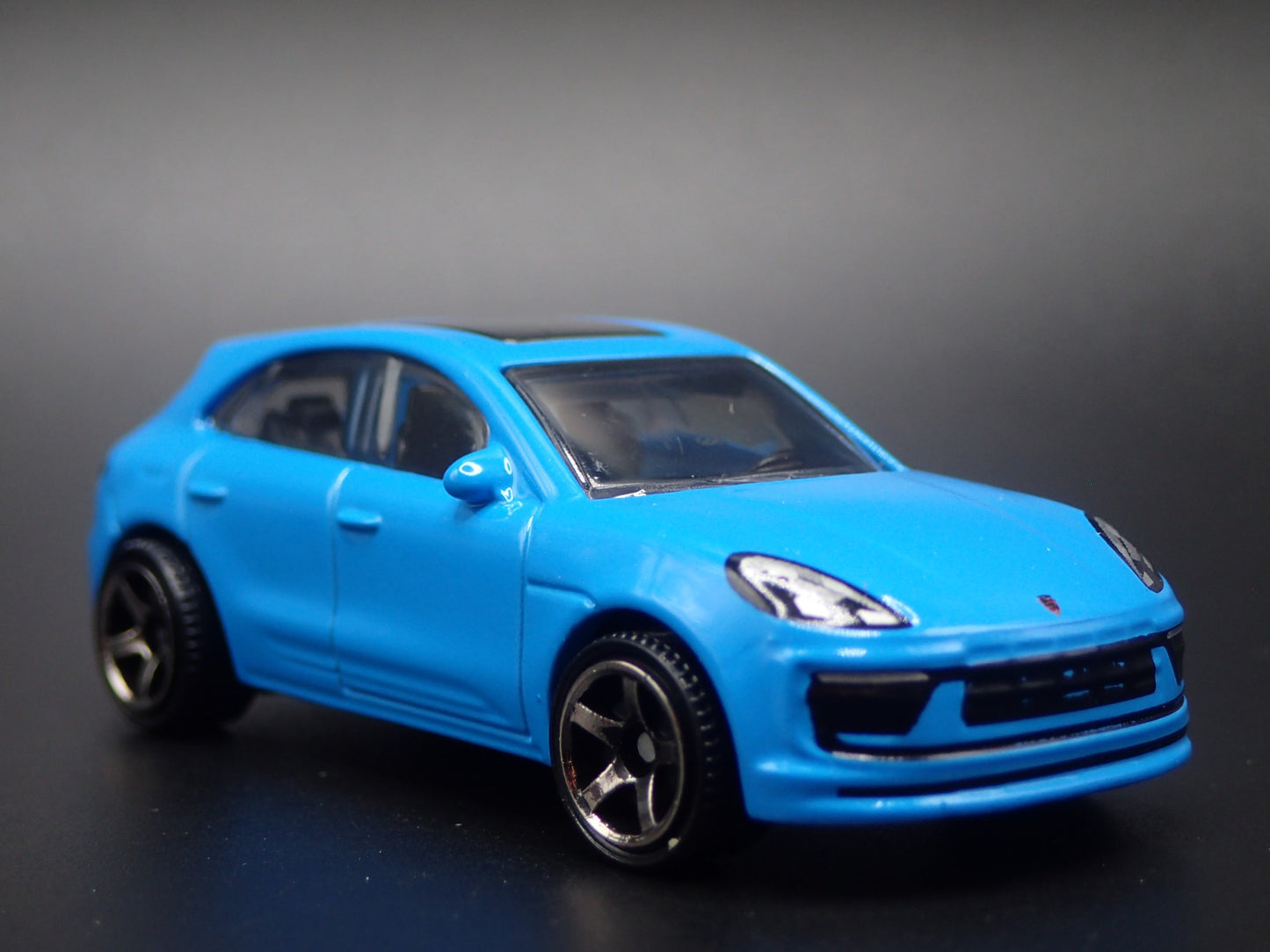 2014-2023 PORSCHE MACAN S SUV 1:64 SCALE COLLECTIBLE DIORAMA DIECAST MODEL CAR