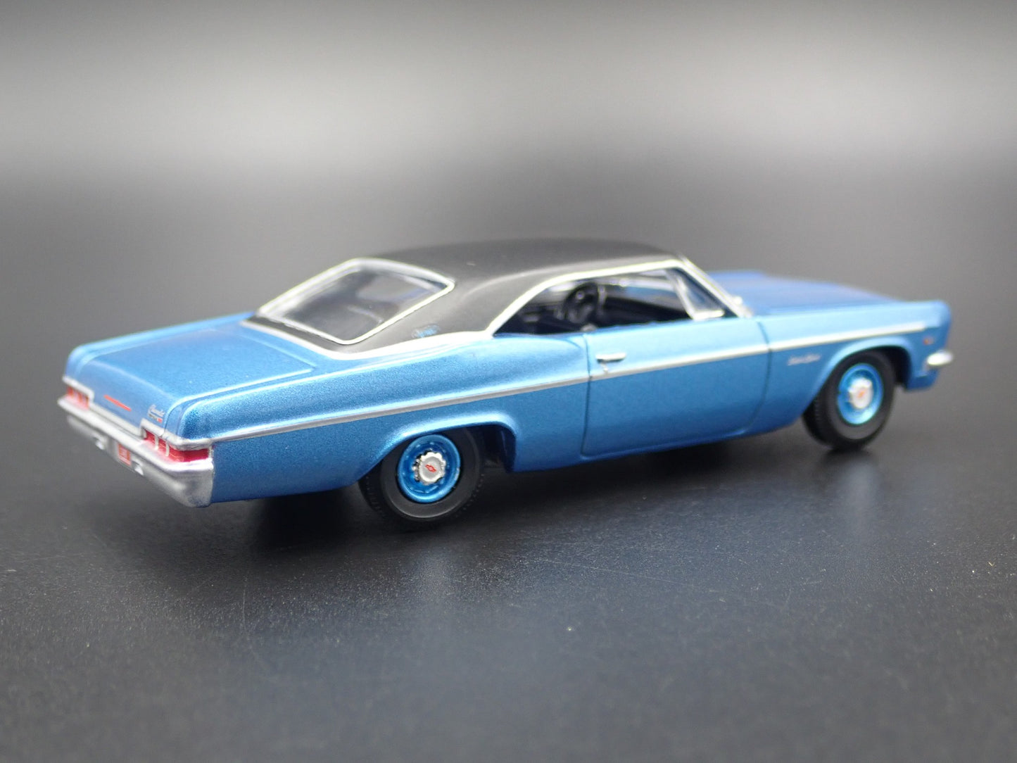 1966 66 CHEVY CHEVROLET IMPALA SS BLUE 1:64 SCALE DIORAMA DIECAST MODEL CAR