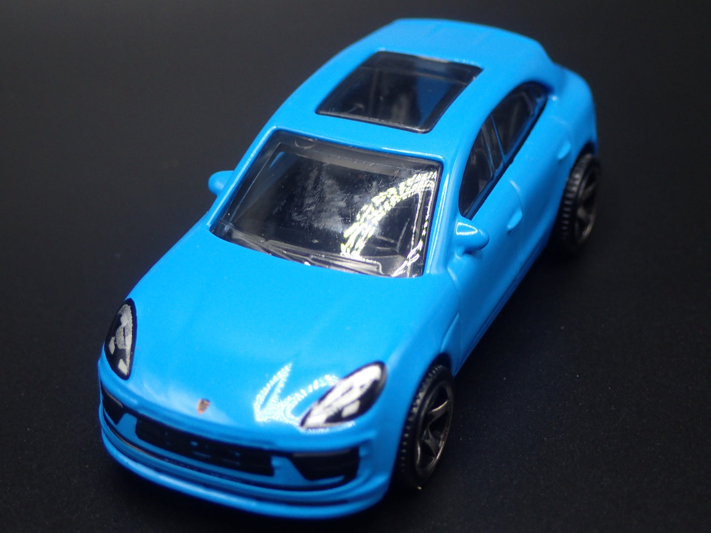 2014-2023 PORSCHE MACAN S SUV 1:64 SCALE COLLECTIBLE DIORAMA DIECAST MODEL CAR